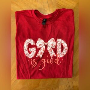 Christmas 🎅🏻 NEW Red Graphic T- Shirt